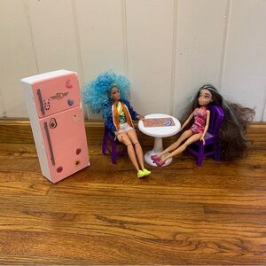Barbie Dolls Table Chairs Refrigerator w/ Food Accessories Bundle
Clothes Shoes